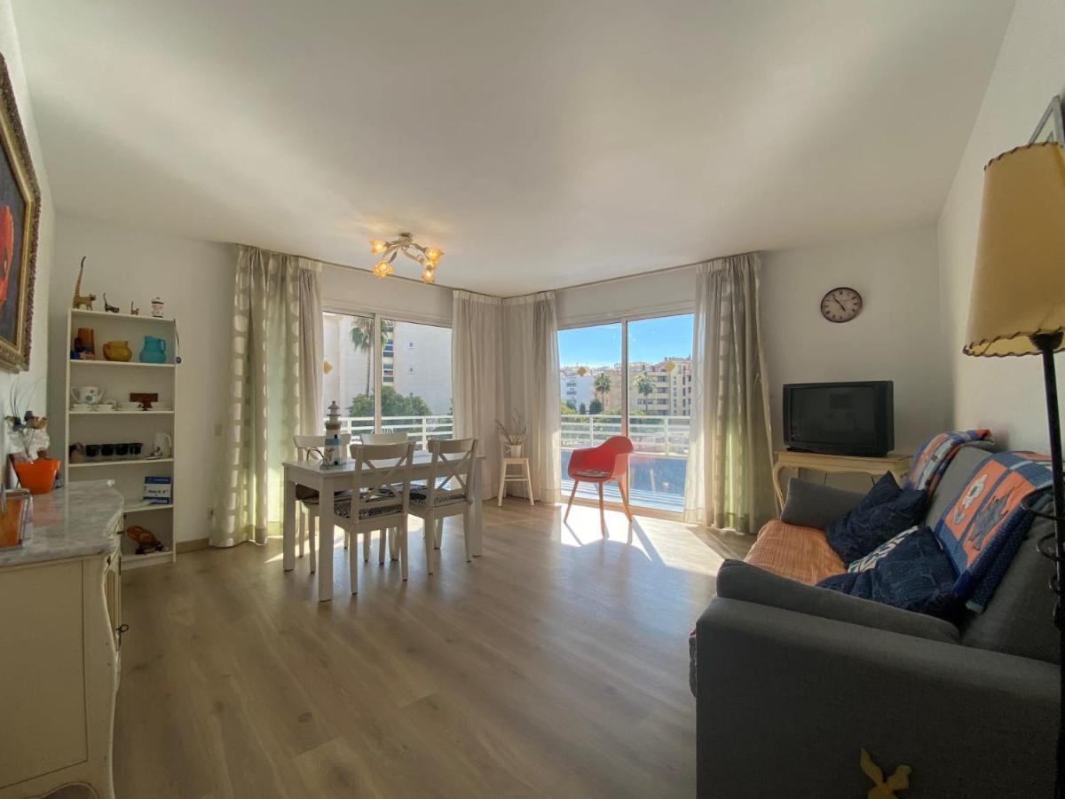 Apartamentos Ch ซาลอว์ ภายนอก รูปภาพ